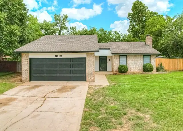 Property at 1819 Lakehurst Dr, Norman, OK, 73071, 3 beds, 2 baths, [object Object]