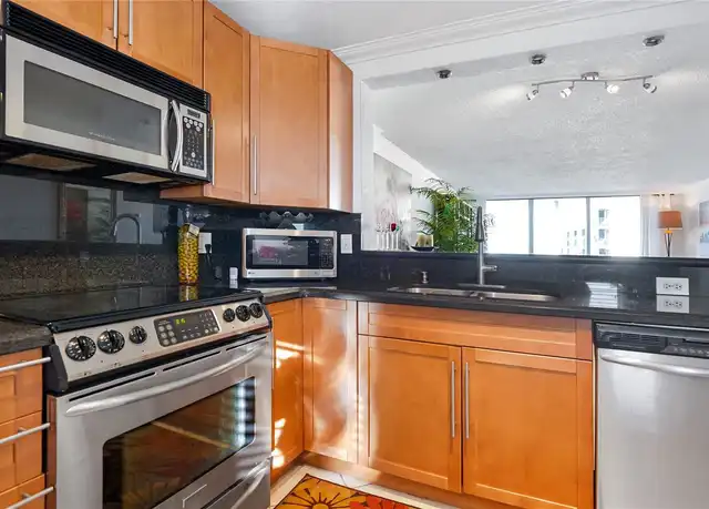 Property at 4800 Bayview Dr Unit 4800, Fort Lauderdale, FL, 33308, 2 beds, 2 baths, [object Object]