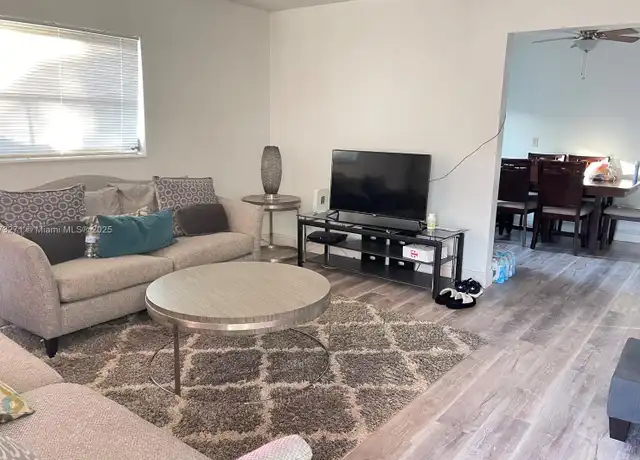 Property at 1091 SW 32nd Ct Unit E-W, Fort Lauderdale, FL, 33315, 2 beds, 1 bath, [object Object]