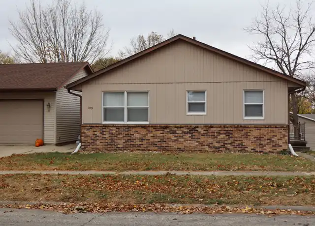 Property at 809 W 11th St, Cedar Falls, IA, 50613, 2 beds, 1 bath, [object Object]