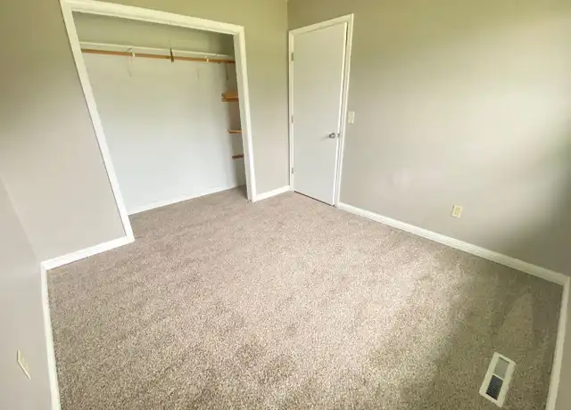 Property at 1052 E Scott St, Springfield, MO, 65802, 3 beds, 1.5 baths, [object Object]