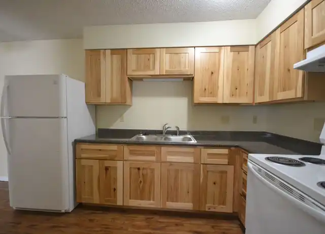 Property at 101 103 Johnson Dr Unit 104, Buffalo, MO, 65622, 1 bed, 1 bath, [object Object]