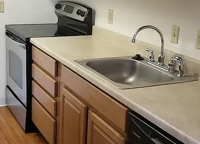 Property at St Regis Apartments - 740 Cunningham Ave, Saint Charles, MO, 63301, 1 bed, 1 bath, [object Object]