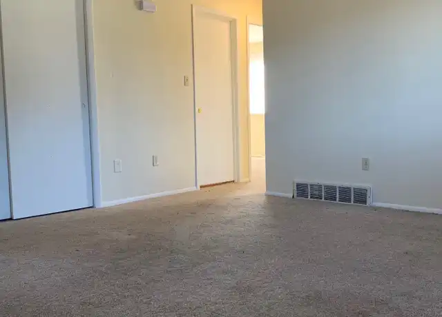 Property at 4300 Fair Oaks Rd Unit 7, Dayton, OH, 45405, 2 beds, 1 bath, [object Object]