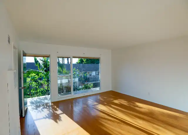 Property at 260 S Sycamore Ave Unit 32, Los Angeles, CA, 90036, 1 bed, 1 bath, [object Object]