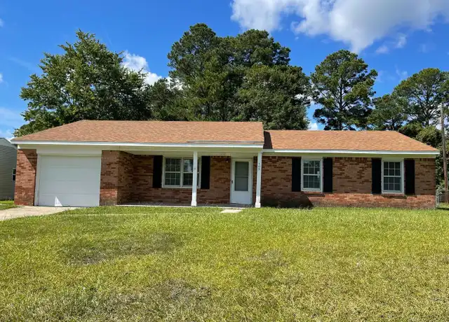 Property at 105 Royal Ct, Jacksonville, NC, 28546, 4 beds, 2 baths, [object Object]