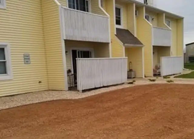 Property at 905 Sycamore St Unit D, River Falls, WI, 54022, 2 beds, 1 bath, [object Object]