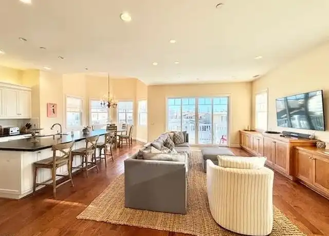 Property at 117 Glendale Ave, Oxnard, CA, 93035, 4 beds, 2.5 baths, [object Object]