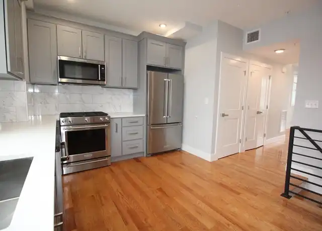 Property at 110 Main St Unit 106, Everett, MA, 02149, 3 beds, 2.5 baths, [object Object]