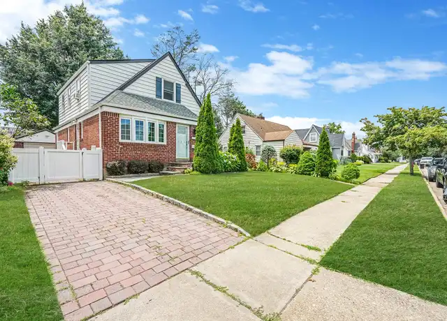 Property at 133 Andrews Rd, Mineola, NY, 11501, 4 beds, 2 baths, [object Object]