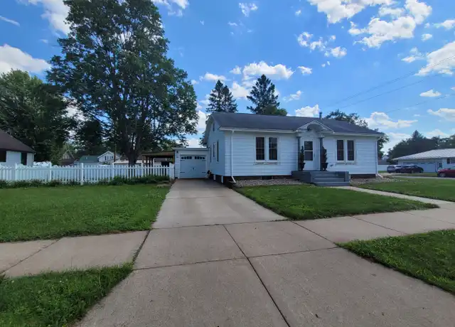 Property at 429 W Cedar St, Chippewa Falls, WI, 54729, 3 beds, 2.5 baths, [object Object]