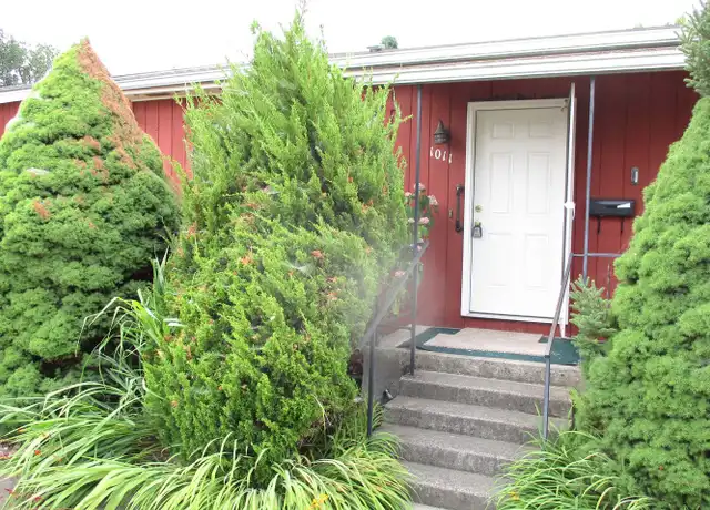 Property at 1011 W 9th St Unit 1, Medford, OR, 97501, 2 beds, 1 bath, [object Object]