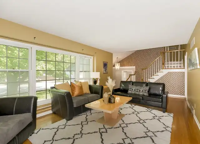 Property at 129 E Bridlespur Dr Unit 3B, Kansas City, MO, 64114, 6 beds, 2 baths, [object Object]