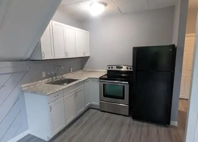 Property at 422 Merrimack St Unit 4, Manchester, NH, 03103, 1 bed, 1 bath, [object Object]