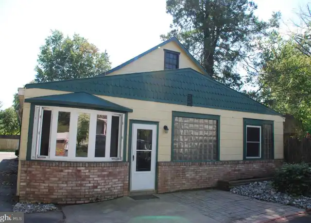 Property at 724 W Broad St, Quakertown, PA, 18951, 2 beds, 1 bath, [object Object]