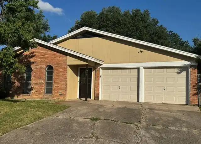Property at 1029 Fox River Ln, Fort Worth, TX, 76120, 3 beds, 2 baths, [object Object]