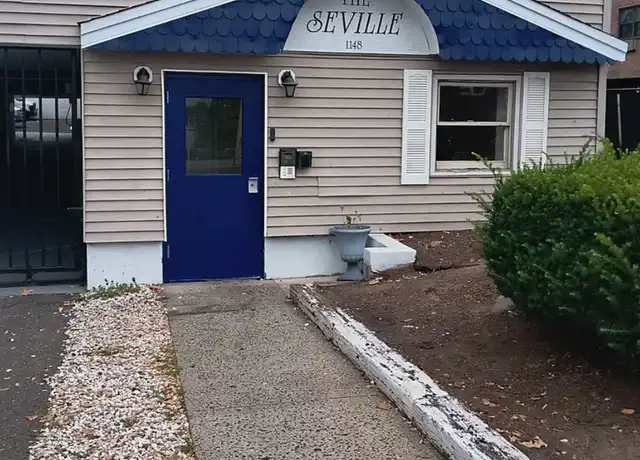 Property at 1148 William St Unit 208, Bridgeport, CT, 06608, 2 beds, 1 bath, [object Object]