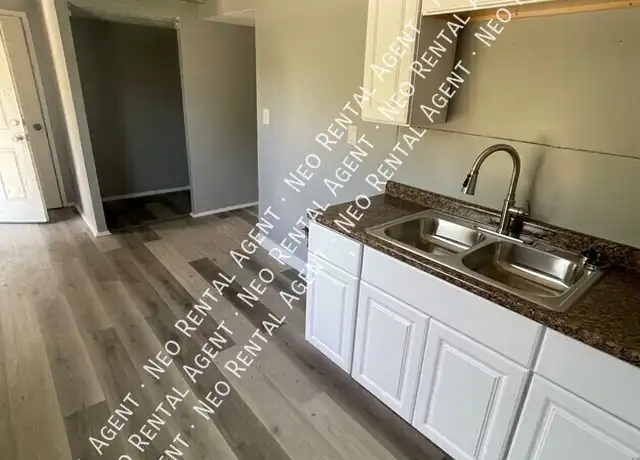Property at 906 N Central Dr, Lorain, OH, 44052, 1 bed, 1 bath, [object Object]