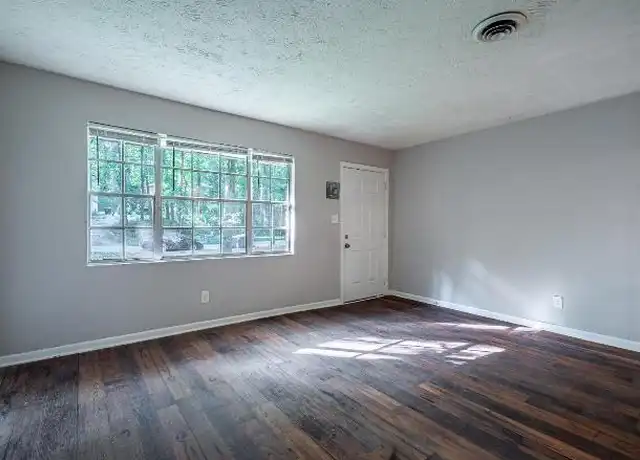 Property at 6476 Raymond Dr, Union City, GA, 30291, 2 beds, 1 bath, [object Object]