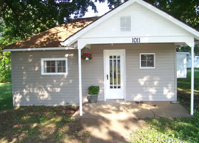 Property at 1011 N Fremont Ave, Springfield, MO, 65802, 1 bed, 1 bath, [object Object]