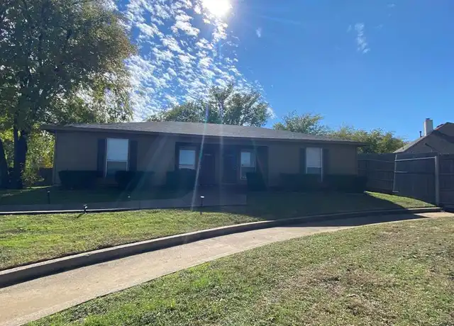 Property at 1719 Short St, Cleburne, TX, 76033, 3 beds, 2 baths, [object Object]