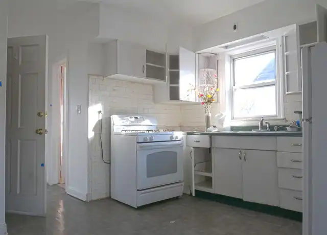 Property at 284 Beach 19th St Unit 2nd Floor, Far Rockaway, NY, 11691, 2 beds, 1 bath, [object Object]
