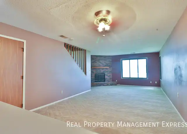 Property at 1012 S Newport Pl, Sioux Falls, SD, 57106, 2 beds, 2.5 baths, [object Object]