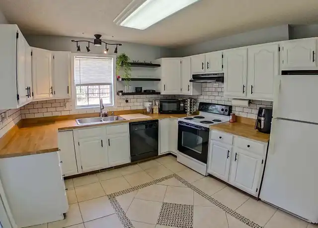 Property at 3400 Woodduck Way, Manhattan, KS, 66503, 4 beds, 2 baths, [object Object]