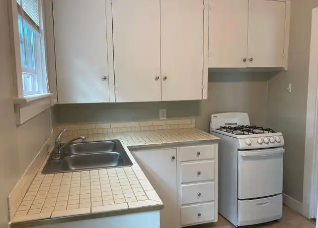 Property at 121 Winter St Unit 4, Fall River, MA, 02720, 1 bed, 1 bath, [object Object]