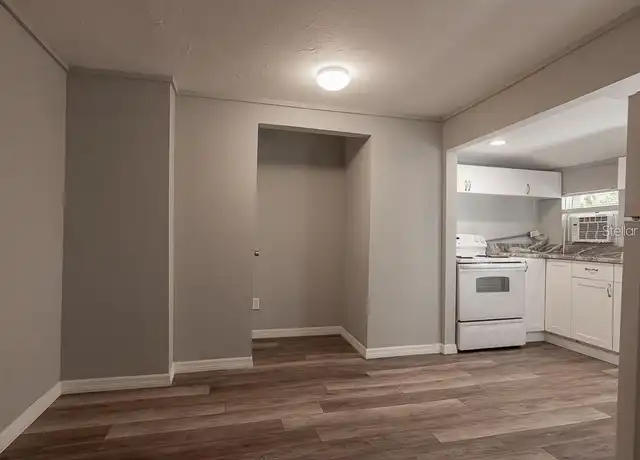 Property at 1424 10th St W, Bradenton, FL, 34205, 2 beds, 1 bath, [object Object]