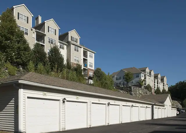 Photo of 1 Inwood Dr, Woburn, MA 01801