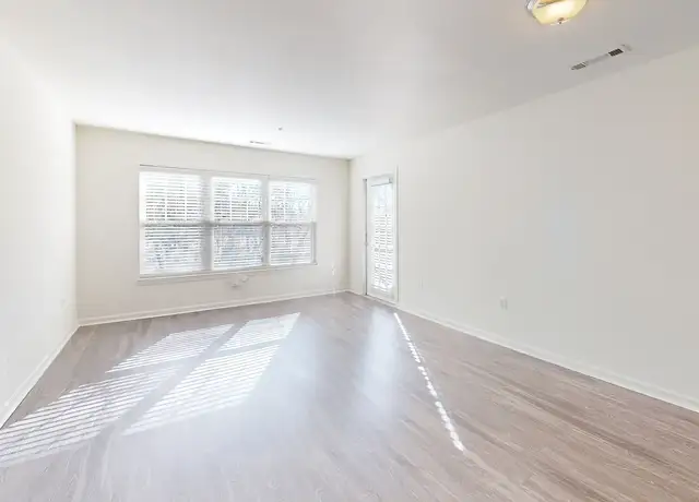 Photo of 1 Inwood Dr, Woburn, MA 01801