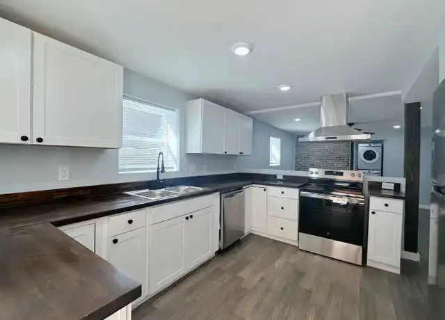 Property at 621 Robertson St, Burlington, NC, 27217, 3 beds, 2 baths, [object Object]