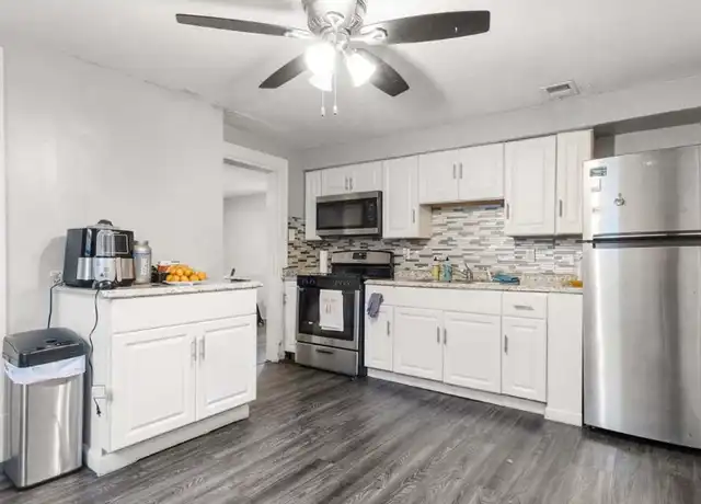 Property at 812 Ross Ave Unit 3, Pittsburgh, PA, 15221, 2 beds, 1 bath, [object Object]