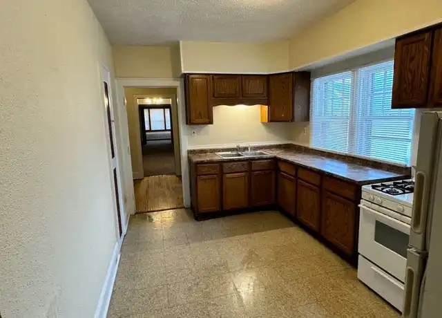 Property at 1132 Crosby St Unit 1130-2W, Rockford, IL, 61107, 1 bed, 1 bath, [object Object]