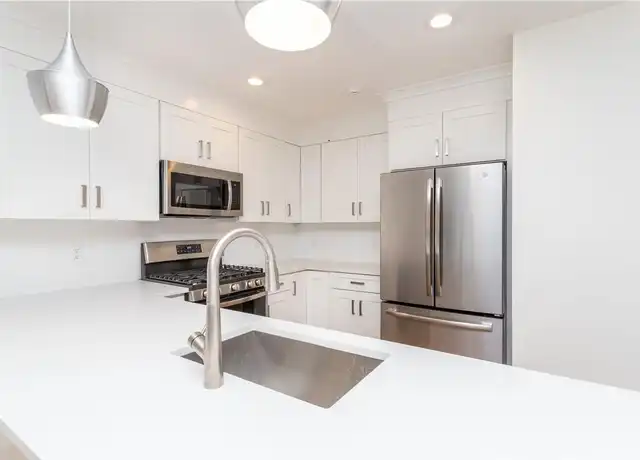 Property at 121 Fisher Ave Unit 6, White Plains, NY, 10606, 3 beds, 2.5 baths, [object Object]