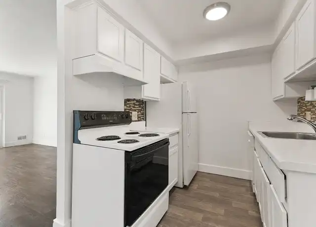 Property at French Quarter - Southfield, MI - 25400 Basin St, Southfield, MI, 48033, 1 bed, 1 bath, [object Object]