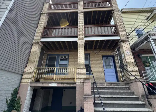 Property at 40 W 17th St Unit 3, Bayonne, NJ, 07002, 2 beds, 1 bath, [object Object]