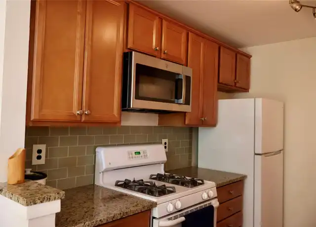 Property at 23 Hillside Ter Unit G, White Plains, NY, 10601, 2 beds, 1 bath, [object Object]