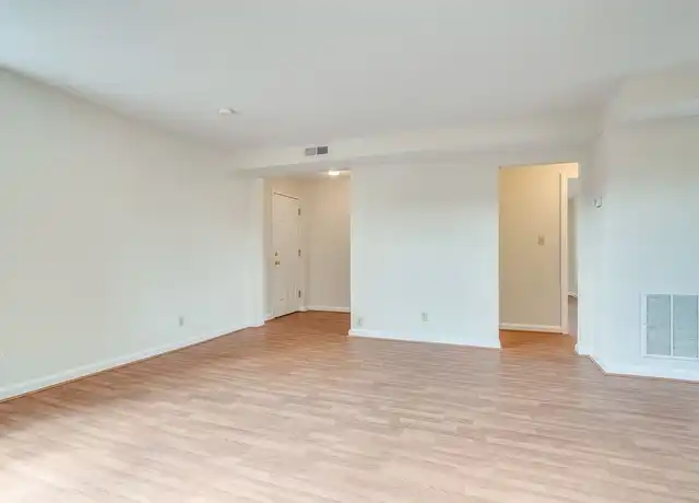 Property at Mason Arms Apartments - 218 E Mason Ave, Alexandria, VA, 22301, 0-2 beds, 1 bath, [object Object]