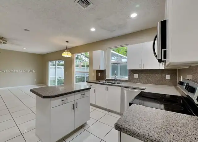 Property at 7780 Highlands Cir, Margate, FL, 33063, 3 beds, 2.5 baths, [object Object]