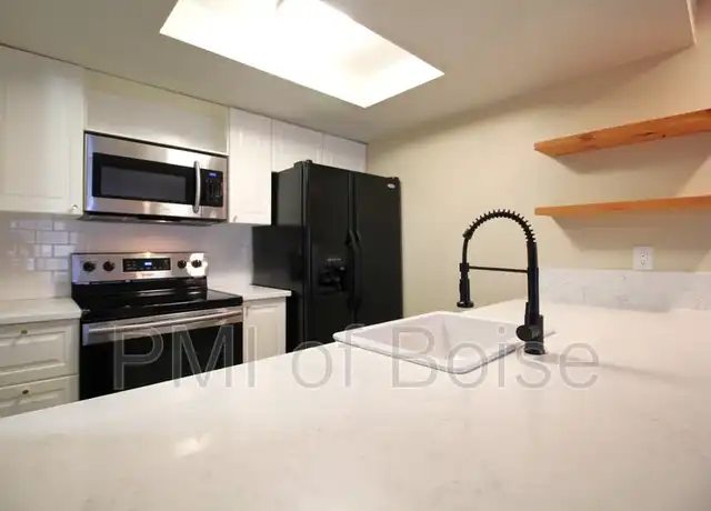Property at 6236 W Coach Royale Ln, Boise, ID, 83704, 2 beds, 1.5 baths, [object Object]