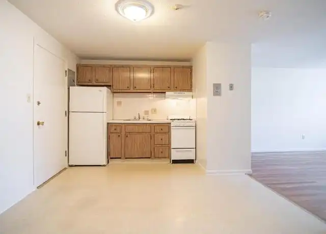 Property at 231 Pine St, Lowell, MA, 01851, 2 beds, 1 bath, [object Object]