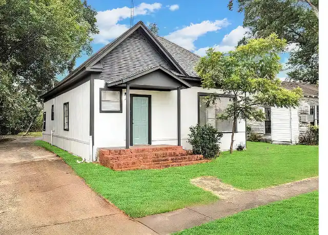 Property at 809 Martin Luther King Jr Blvd, Corsicana, TX, 75110, 3 beds, 3 baths, [object Object]