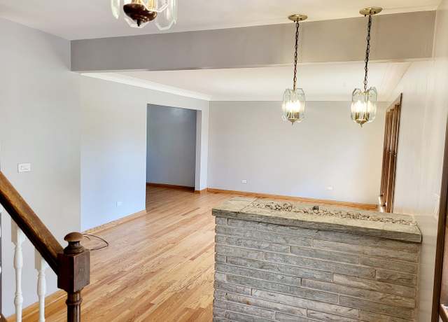 Photo of 10312 S Kenneth Ave, Oak Lawn, IL 60453