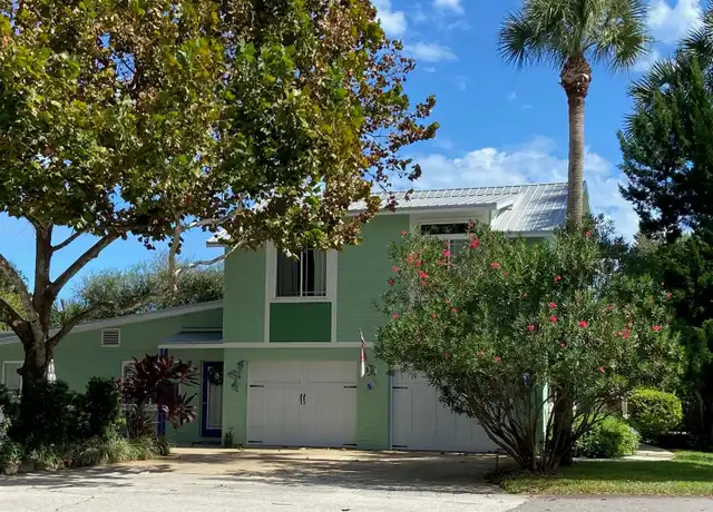 Property at 411 S Pine St, New Smyrna Beach, FL, 32169, 2 beds, 1.5 baths, [object Object]