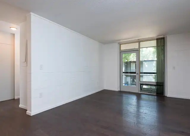 Property at 4916 SW 56th Ave Unit 210, Portland, OR, 97221, 2 beds, 1 bath, [object Object]