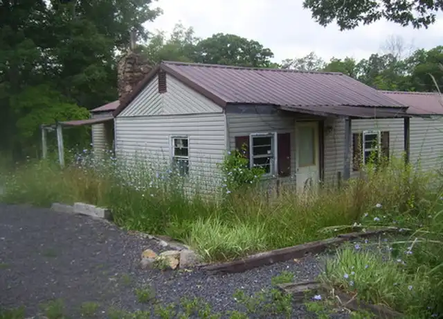 Property at 1383 Parkway Dr, Bismarck, MO, 63624, 2 beds, 1 bath, [object Object]