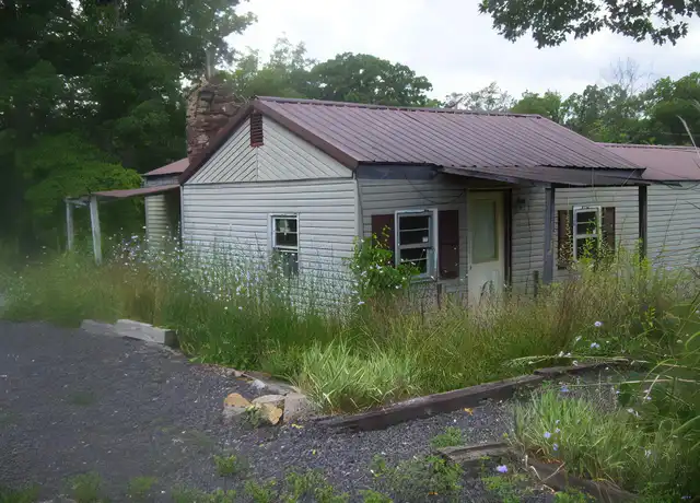 Property at 1383 Parkway Dr, Bismarck, MO, 63624, 2 beds, 1 bath, [object Object]