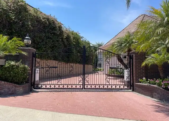 Property at 2836 N Kingsgate Dr, Orange, CA, 92867, 4 beds, 4.5 baths, [object Object]